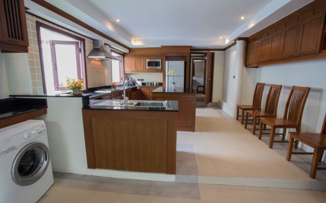 Sirinthara Villa 4 bed pool Nai Harn