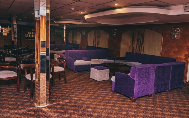 Queen isis floating hotel in minya