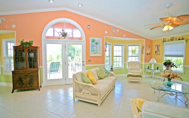 Island Paradise 3 Br home by RedAwning