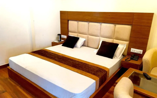 Hotel Samrat | On Mall Road with complimentary Parking