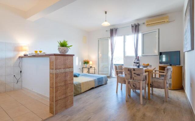 Lily's Apartments