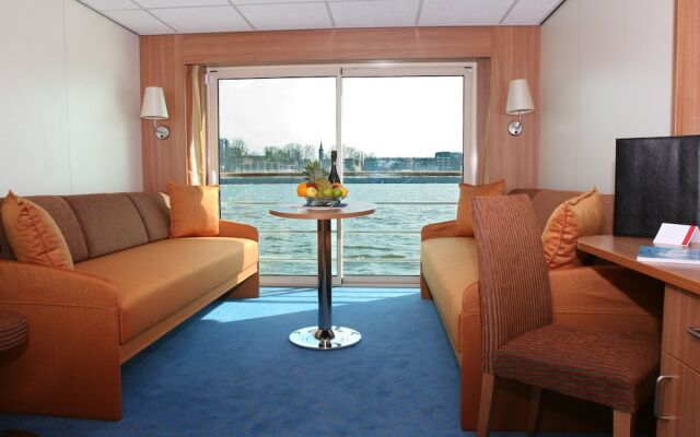 Regis Hotelschiff Dusseldorf 3