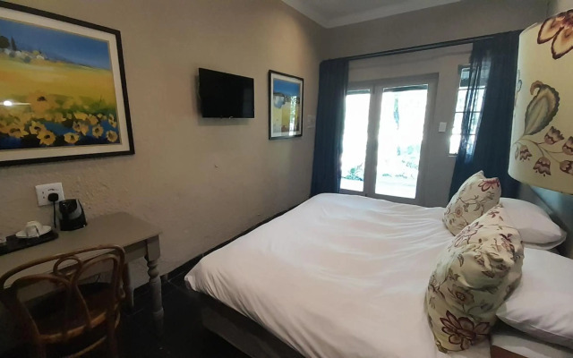 Shangri-La Country Hotel