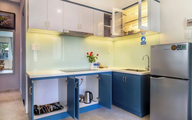 Full Moon Apartments