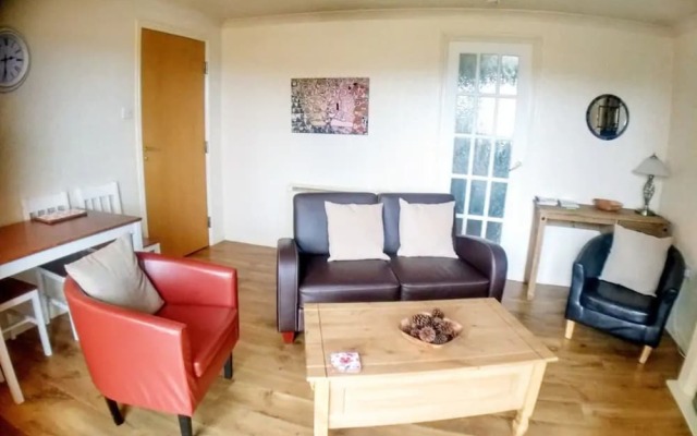 2 Bedroom Flat Near Holyrood Park Sleeps 4