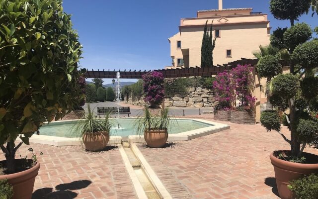 Apartment with Sea Views and Own Garden