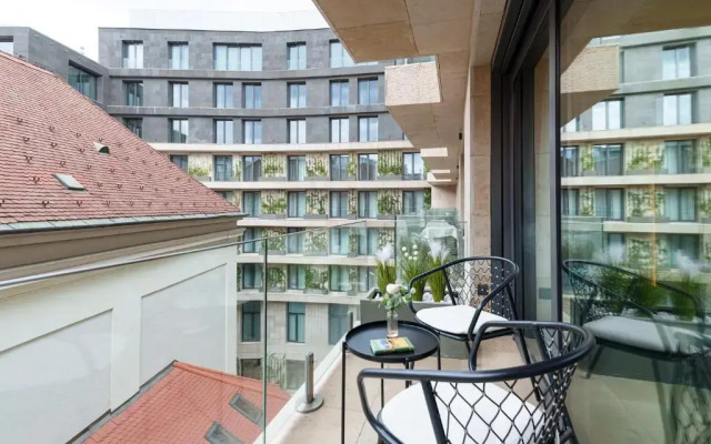 Emerald Downtown Suites