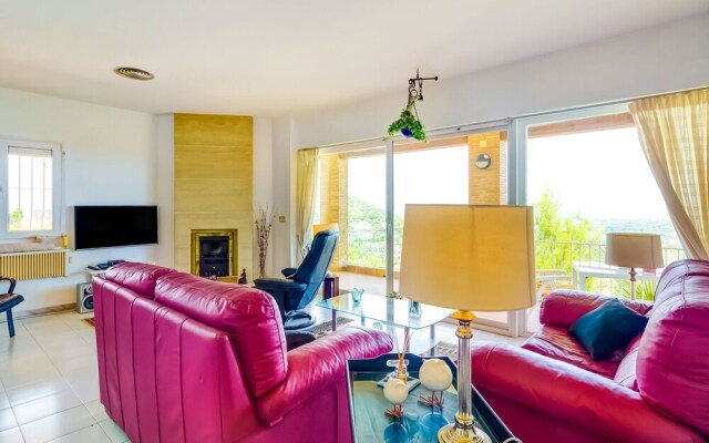 Beautiful Villa in Pedreguer With Swimming Pool