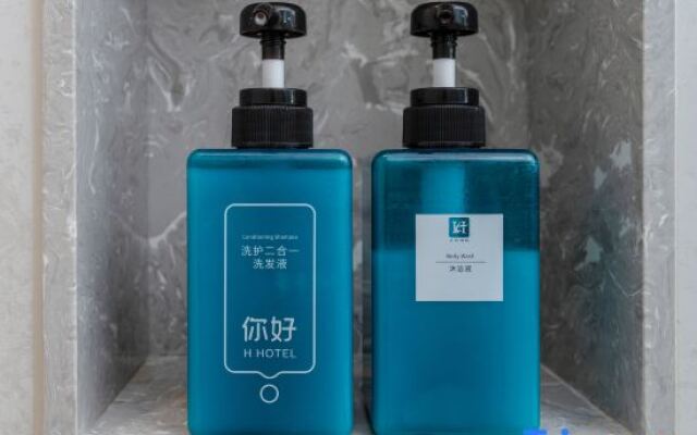 Man · Hotel（Kunming Railway Station Tangzixiang Subway station store）