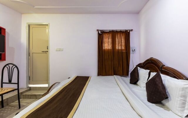 SPOT ON 37708 Hotel Royal Star