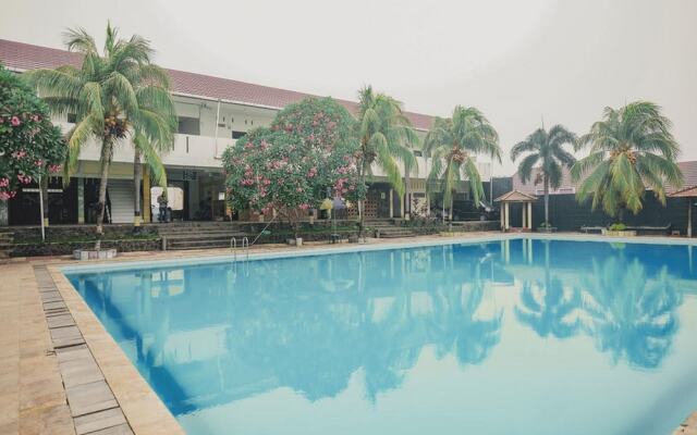 Kolam Renang Pangeran by RedDoorz