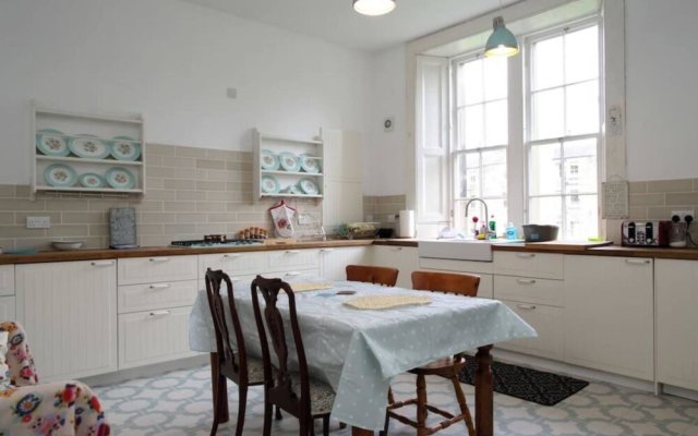 Spacious 4BD Terraced Flat - Edinburgh Old Town