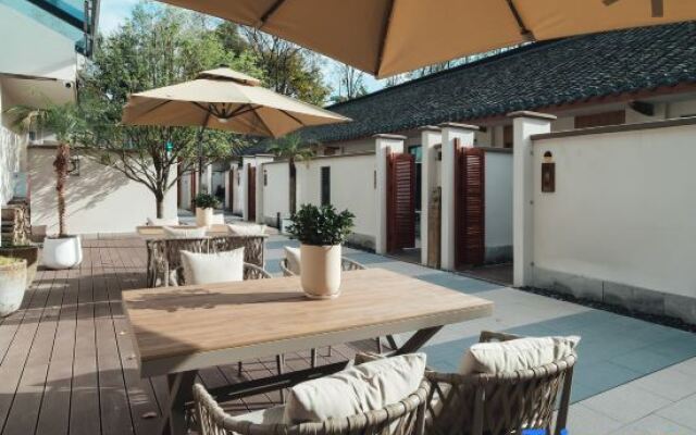Victorville Secret House Hotel
