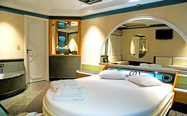 BAMBINA HOTEL -Adultos Somente