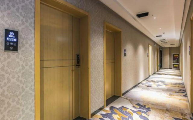 Violet-themed Hotel (Wanda Plaza, Yantai)