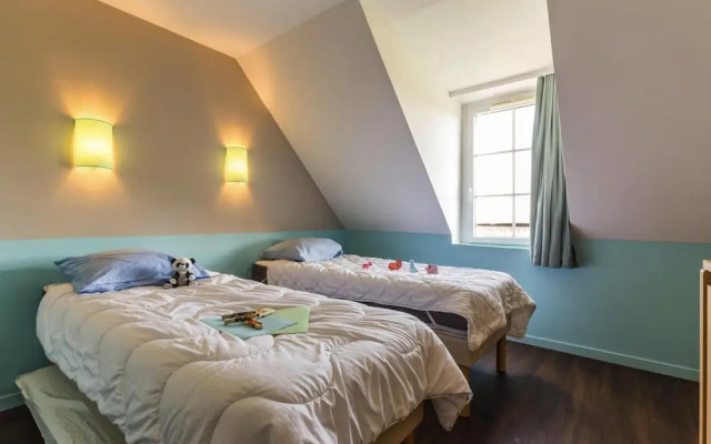 Holiday Home in Residence Le Green Beach, Port-en-besssin-huppain