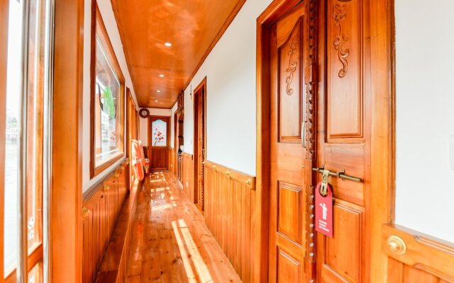 Oyo 24606 Waves And Wind 3Bhk Houseboat