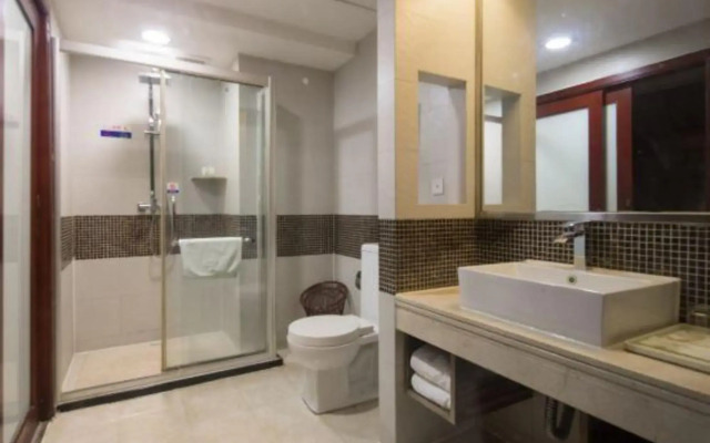 Yuanfeng Hotel (Shenzhen East Railway Station Buji Subway Station)