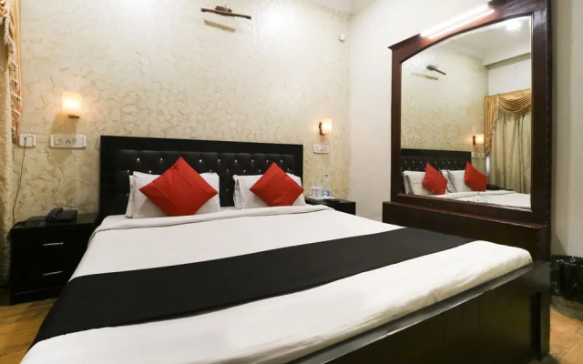 Capital O 5438 Hotel Shiraaz-2