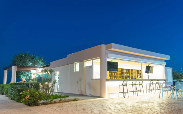 Amaryllis Front Beach Hotel