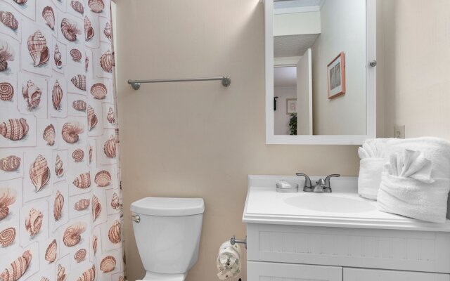 Beach & Tennis Admirals Row by Vtrips