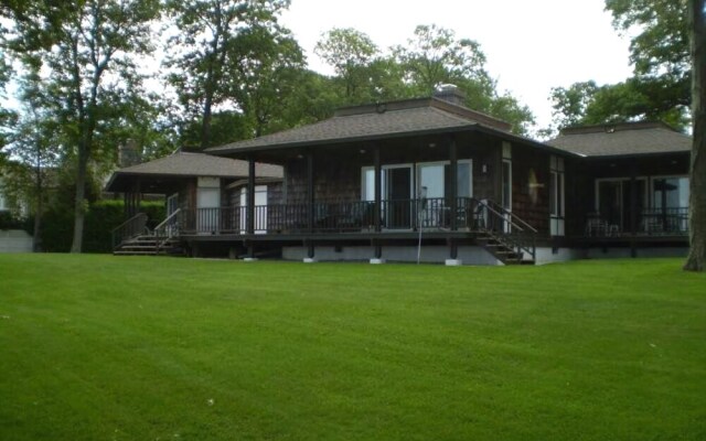 Dering Harbor Inn