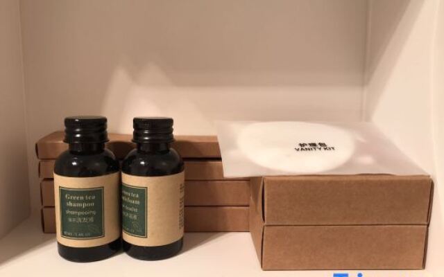 Lugu Lake Cloud - Sea Stacked Courtyard