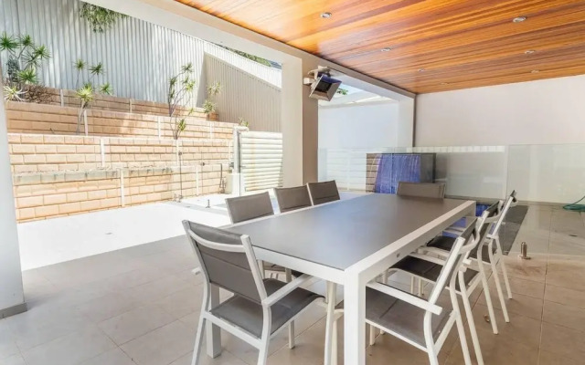 The Grand Oasis - Pool - Wifi - Mins From Beach