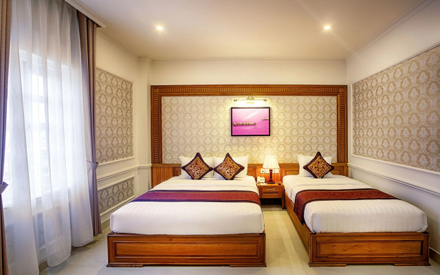 Riverside Hotel