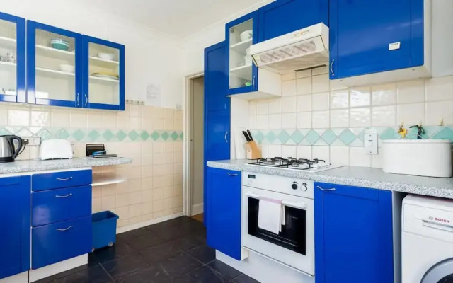 Woodstock in Poole With 2 Bedrooms and 1 Bathrooms