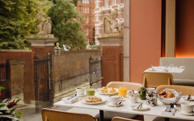Royal Garden Hotel