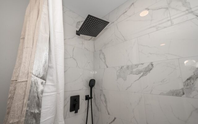 The Luxe Spot Suites
