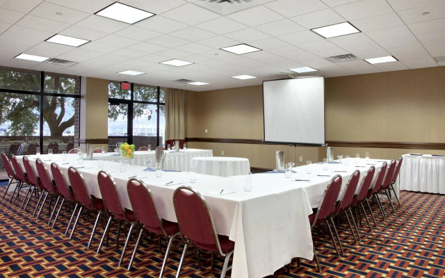 DoubleTree by Hilton New Bern Riverfront