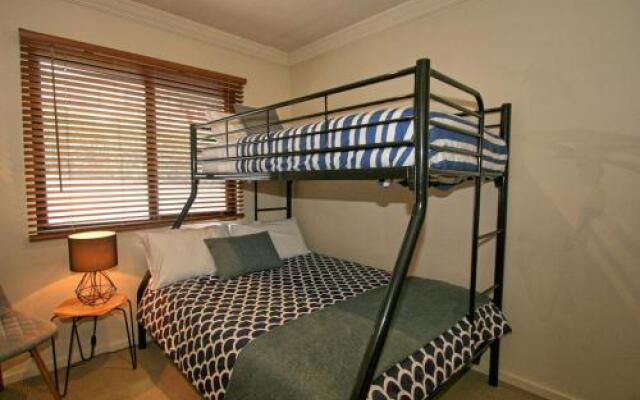 Khione 5/23-25 Kirwan Close