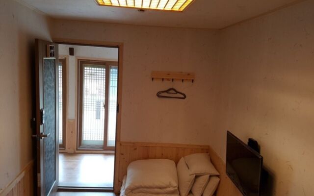 Damso 2nd Guest House