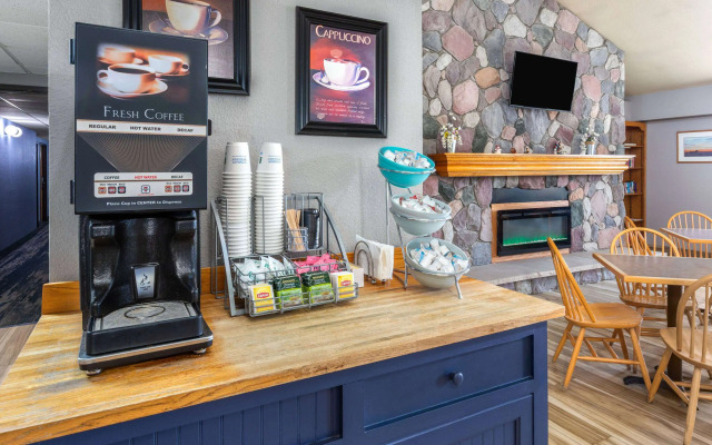 AmericInn by Wyndham Oscoda Near AuSable River