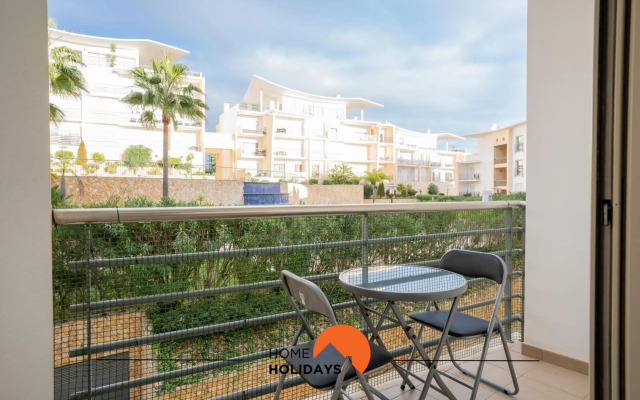 #004 Amazing T2 with seaview and pool 900m beach