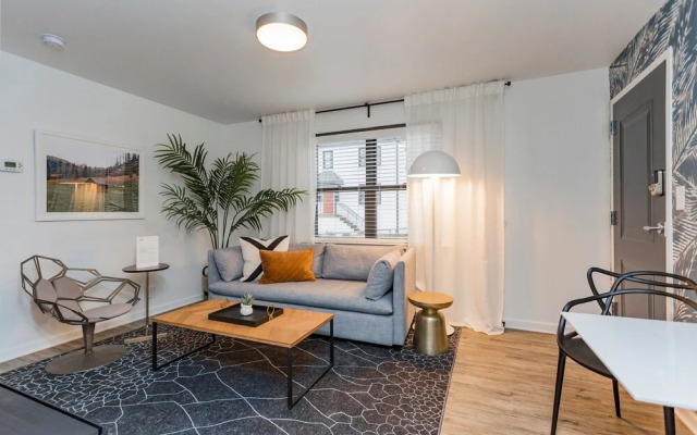 Modern 1BD Near Music Row and Downtown