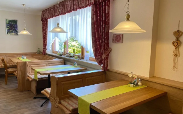 Pension- Hotel Maximilian