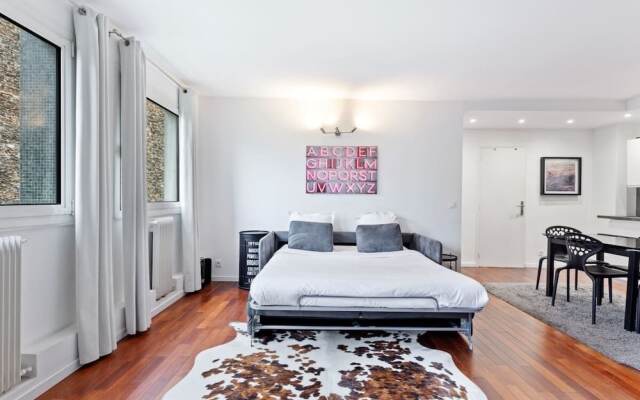 Stunning One Bedroom Apartment Sleeps 5, in Paris
