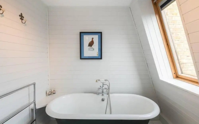 Fulham 4-bed House & Garden Near Tube
