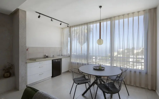 Urbanica Carmel