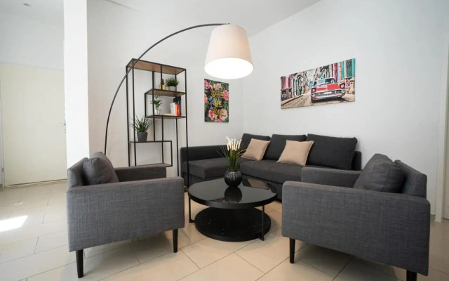 Modern and lovely apartment next to subway station
