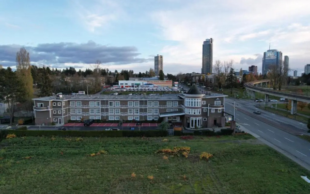 Days Inn by Wyndham Surrey Hotel