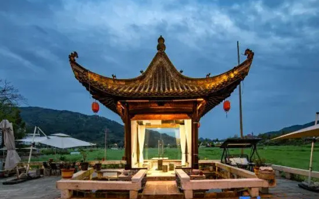Xunhui · Hui Vista · Lakeside & Countryside Retreat