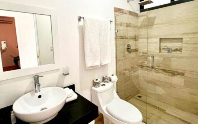 Amira Central 303 By Lockey