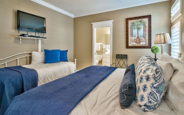 Emerald Enchantment by RedAwning