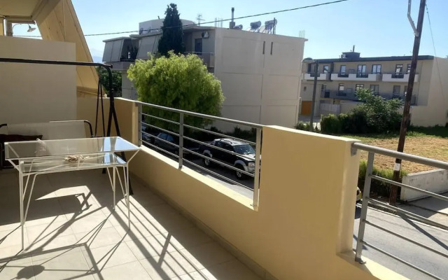 Impeccable Apt Sleeps 5 in Heraklion