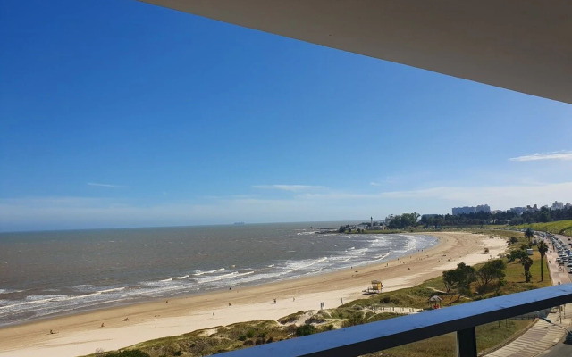Modern Apartment First Line Beach, Montevideo UY