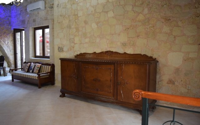Venetian Cistern Villa